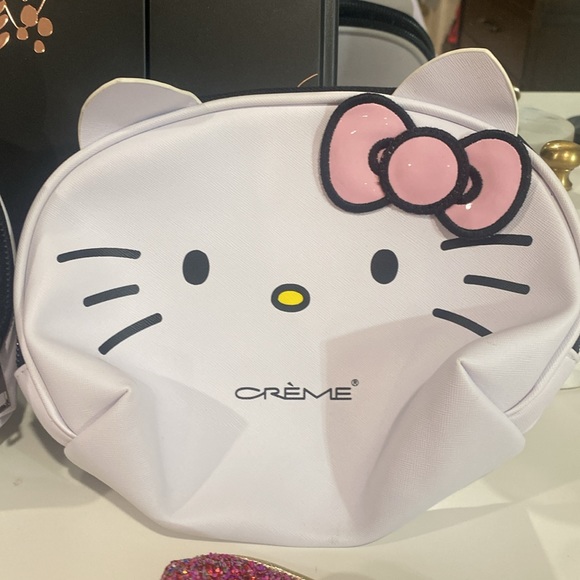 Hello Kitty set of 4 makeup bags - Picture 3 of 5